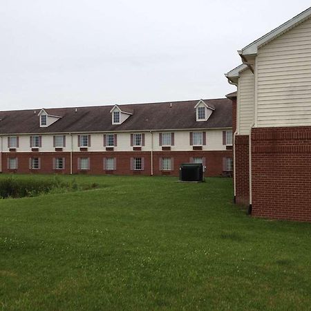 Country Hearth Inn & Suites Willard Kültér fotó